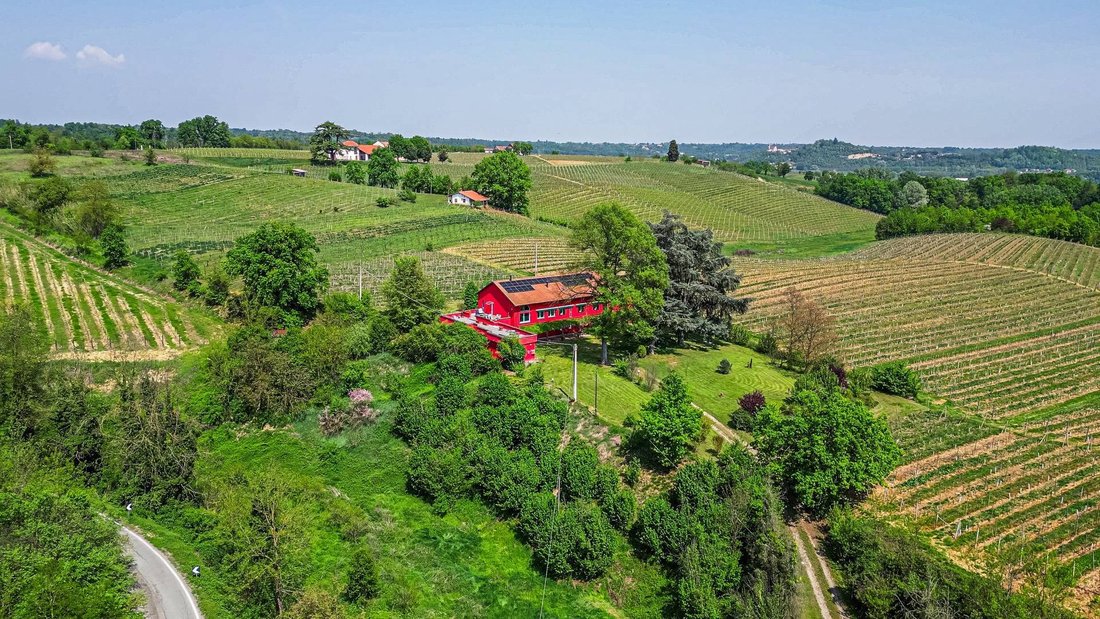 Villa in Nizza Monferrato, Piedmont, Italy 2 - 18341679