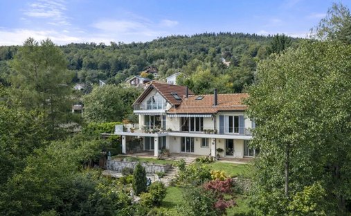House in Arzier-Le Muids, Vaud, Switzerland 1