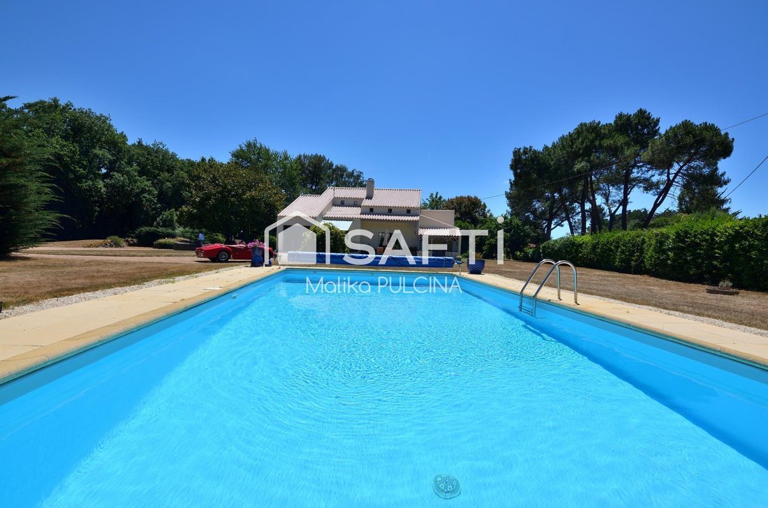 House in Les Sables-d'Olonne, Pays de la Loire, France 1 - 18343498