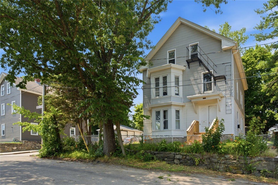 Woonsocket, Rhode Island, United States 2 - 18349136