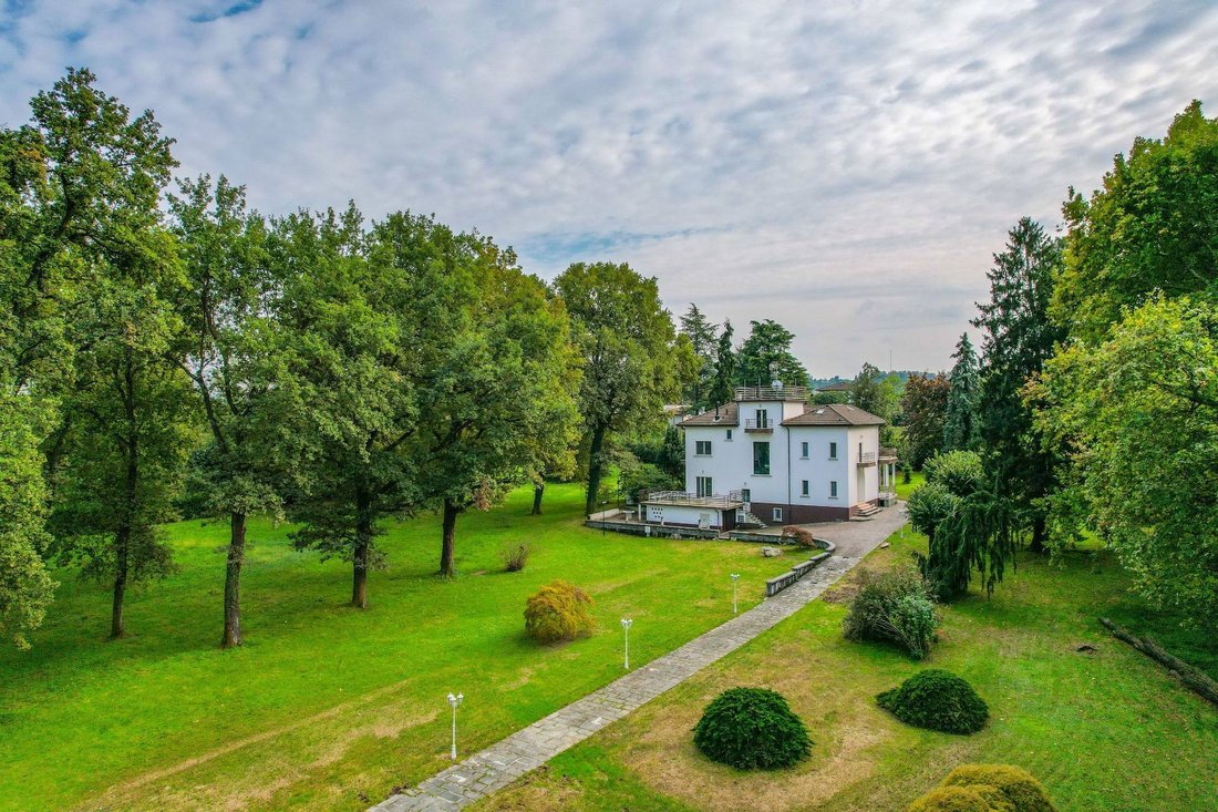 Villa in Cazzago Brabbia, Lombardy, Italy 4 - 18341692