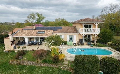 House in Le Pian-sur-Garonne, Nouvelle-Aquitaine, France 1