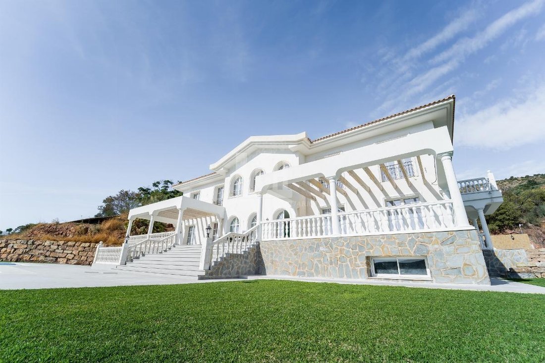 Villa in Benahavis, Andalusia, Spain 2 - 13236030