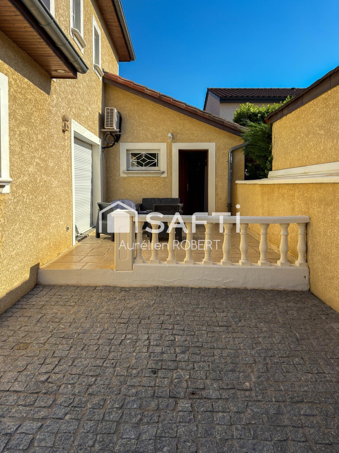 House in Saint-Laurent-de-Mure, Auvergne-Rhône-Alpes, France 3 - 18240883
