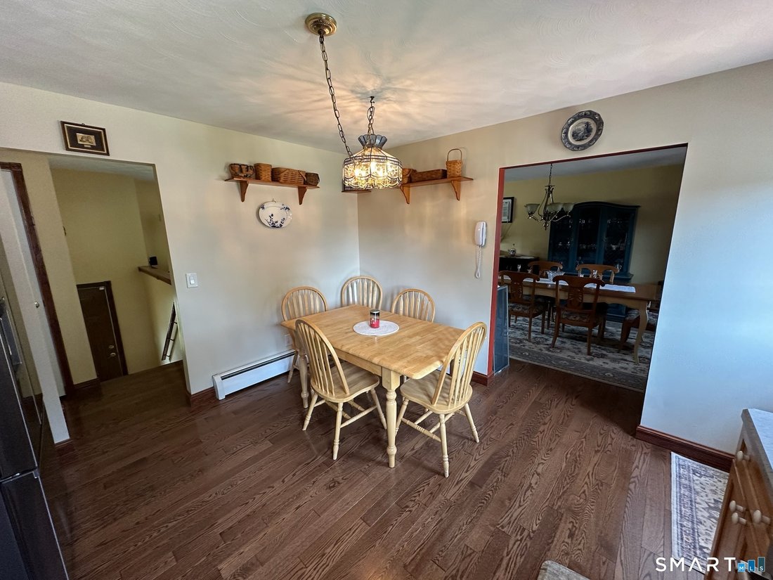 House in Beacon Falls, Connecticut, United States 4 - 18322009
