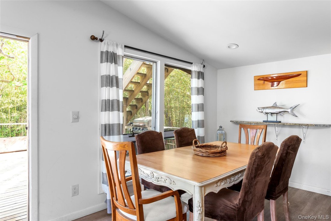 House in Yaphank, New York, United States 5 - 18349299