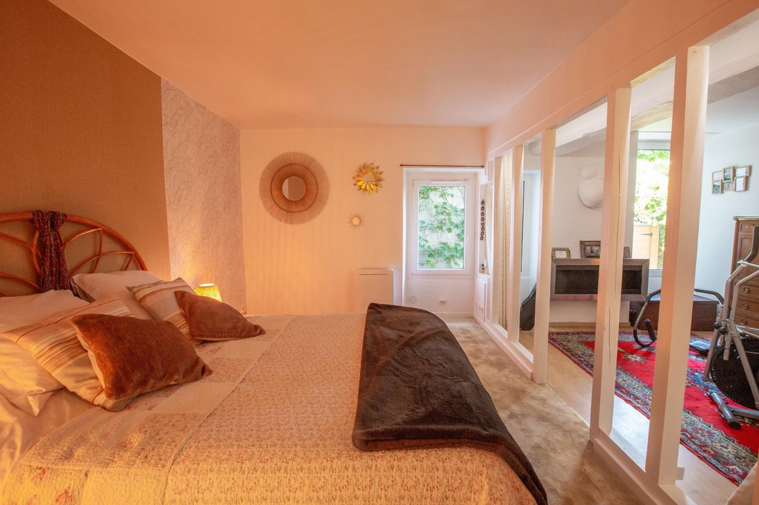 House in Le Mesnil-Saint-Denis, Ile-de-France, France 2 - 18343466
