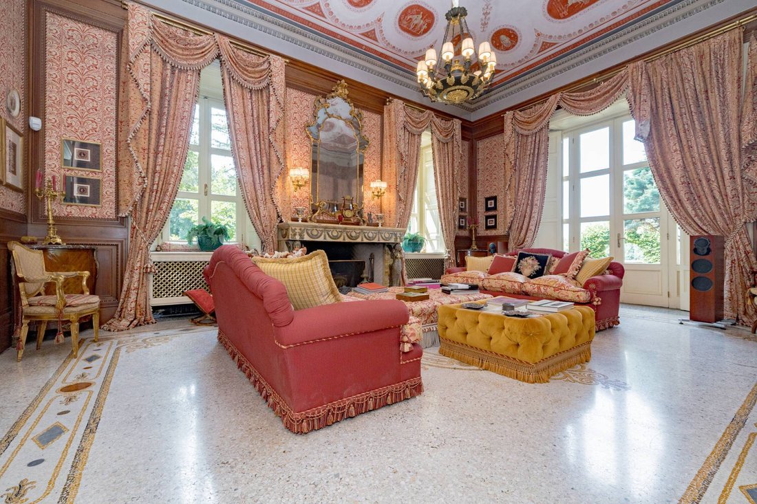 Villa in Besana in Brianza, Lombardy, Italy 4 - 18341666