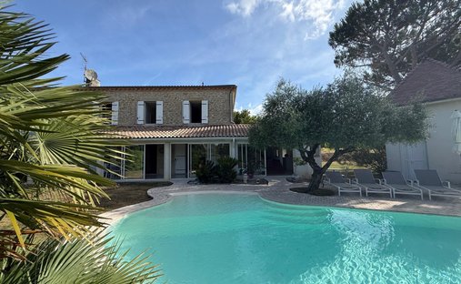 House in Exterieur, Langon, France 1