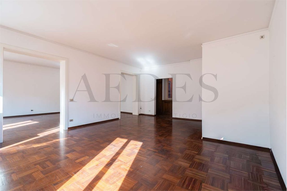 Apartment in Historic Center, Modena, Emilia-Romagna 3 - 18348089