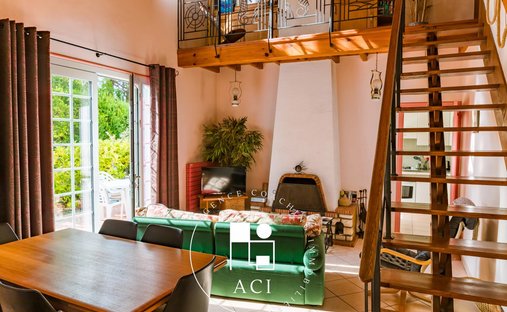 House in Aiguillon, Arcachon, France 1