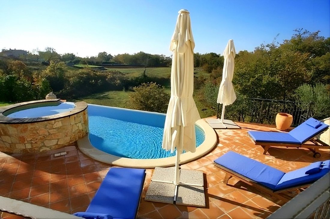 Villa in Sveti Lovrec Pazenaticki, Istria County, Croatia 3 - 18347395
