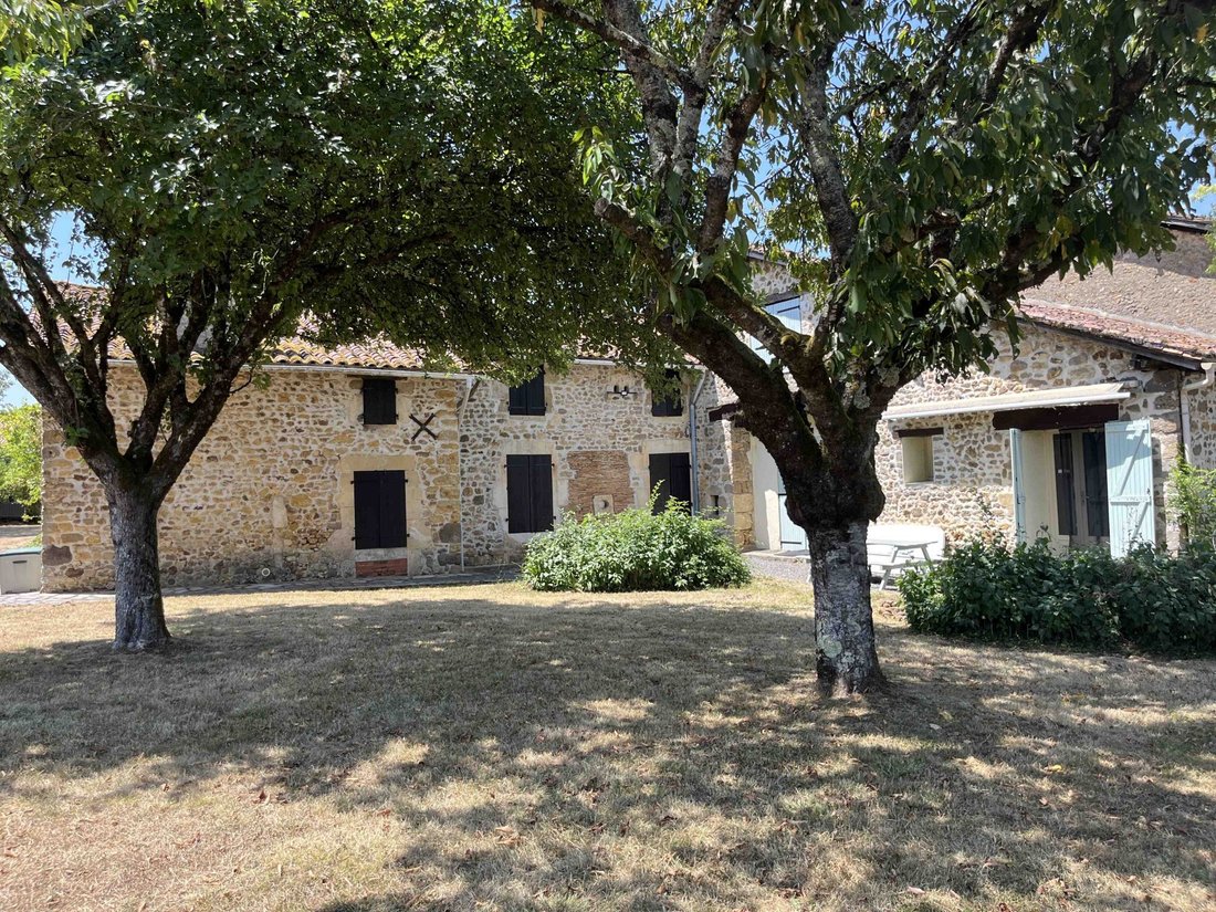 House in Chasseneuil-sur-Bonnieure, Nouvelle-Aquitaine, France 5 - 16170212