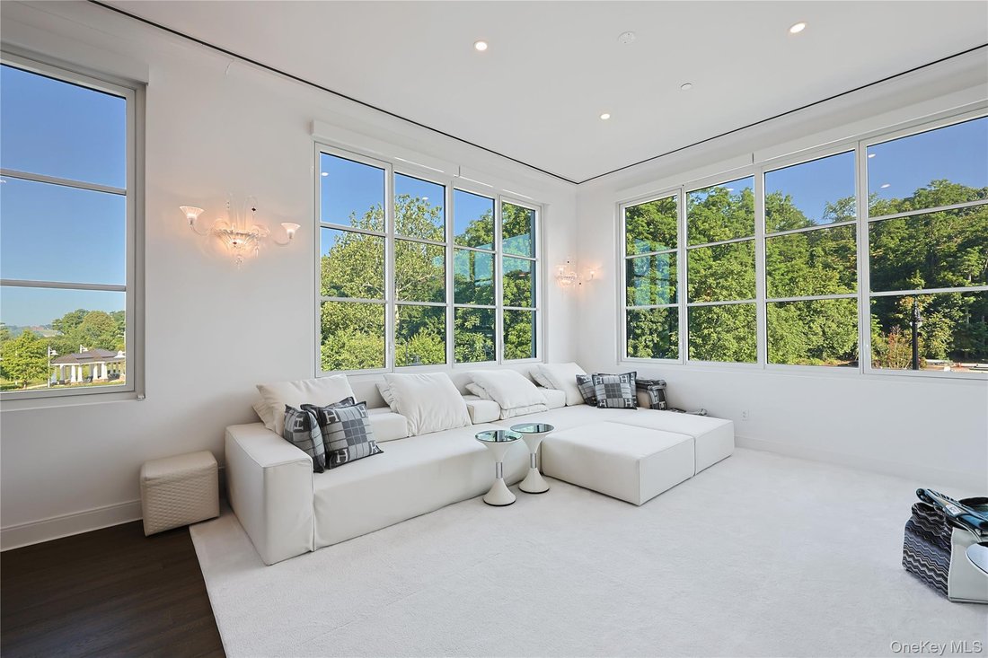 Condo in Glen Cove, New York, United States 5 - 18334996