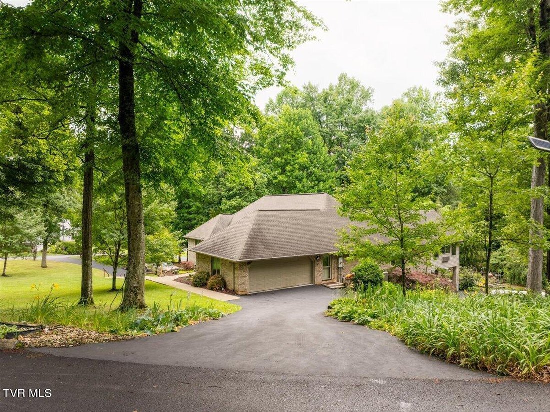 House in Elizabethton, Tennessee, United States 4 - 18349012