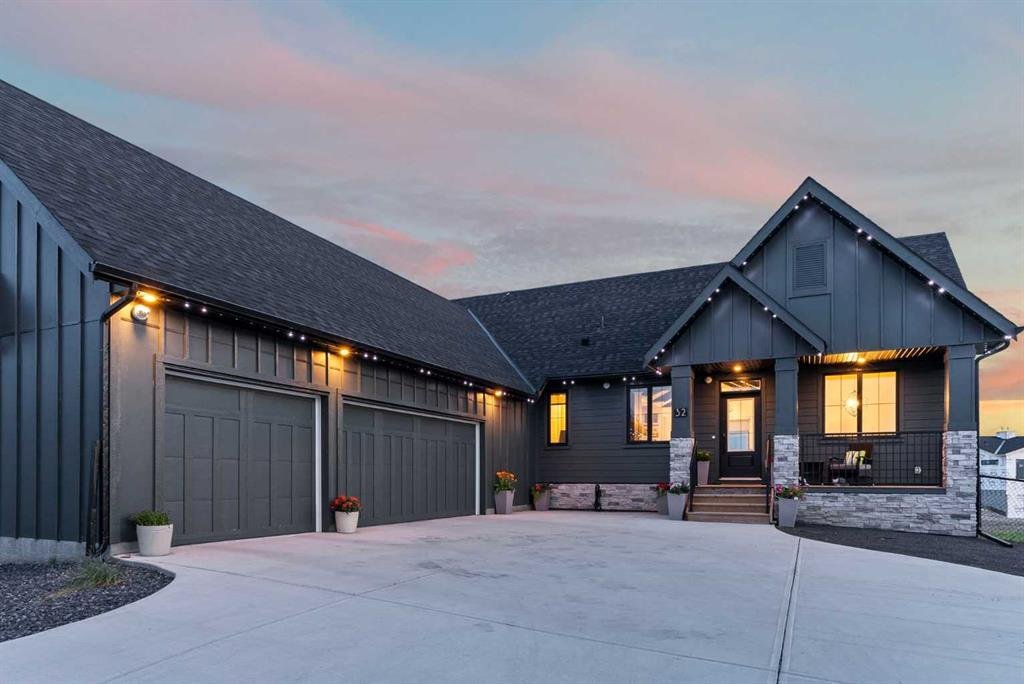 House in Cochrane, Alberta, Canada 2 - 18346049