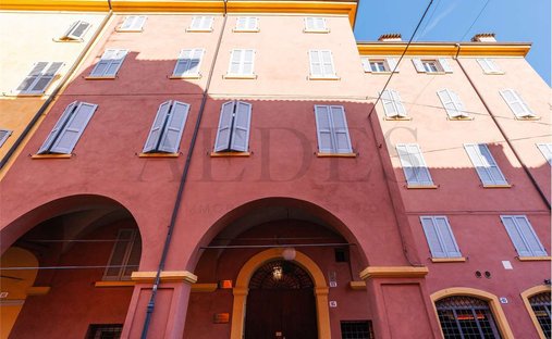 Apartment in Historic Center, Modena, Emilia-Romagna 1