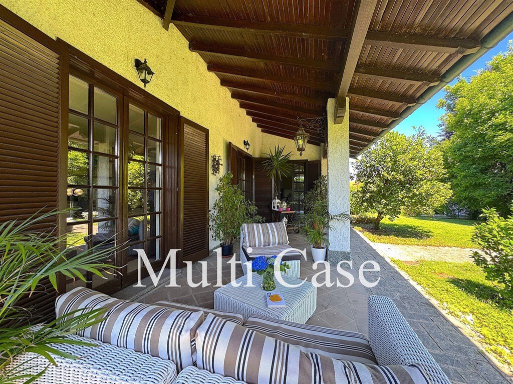 Villa in Cislago, Lombardy, Italy 4 - 18345385