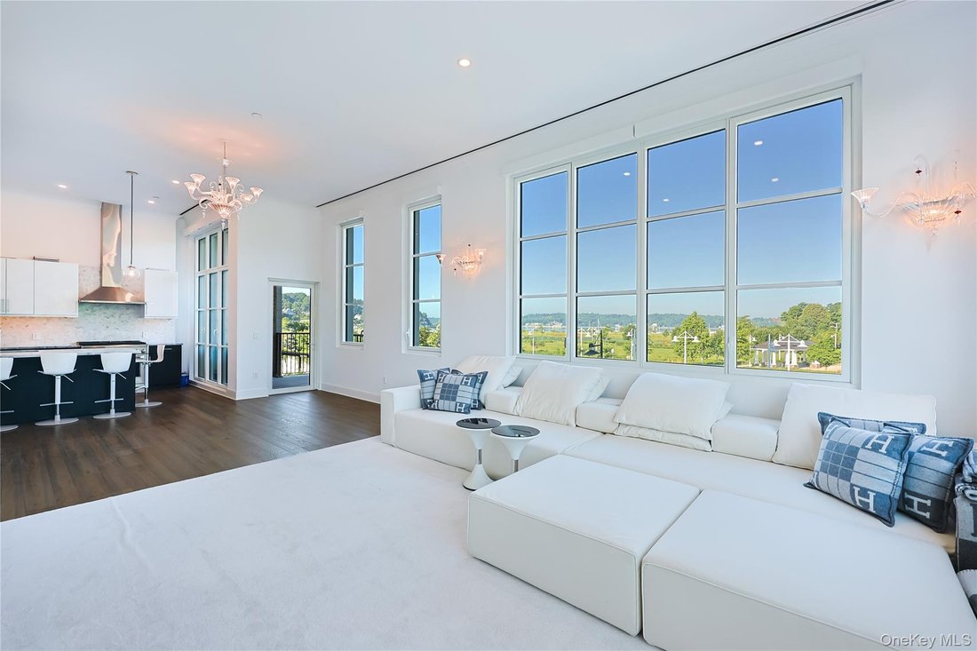 Condo in Glen Cove, New York, United States 3 - 18334996