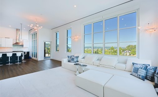 Condo in Glen Cove, New York, United States 1