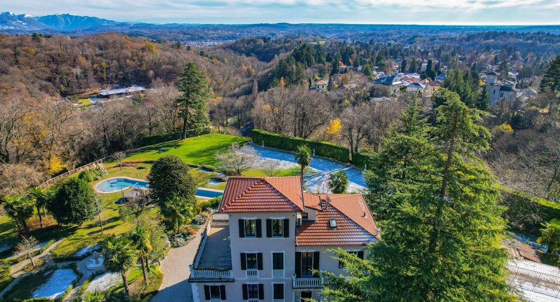 Villa in Center, Varese, Lombardy 1 - 18343938