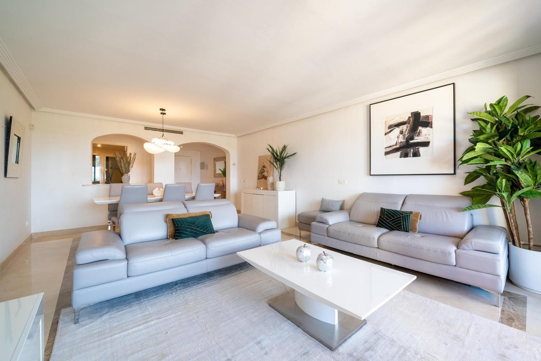 Apartment in La Quinta, Benahavis, Andalusia 1 - 18342424