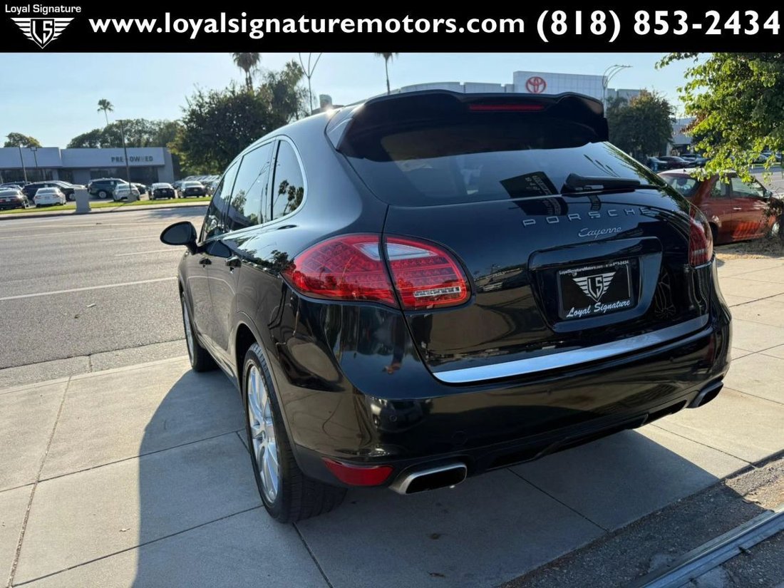 Suv in Van Nuys, CA, United States 5 - 18344624