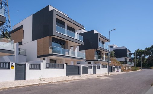 House in Vialonga, Lisbon, Portugal 1