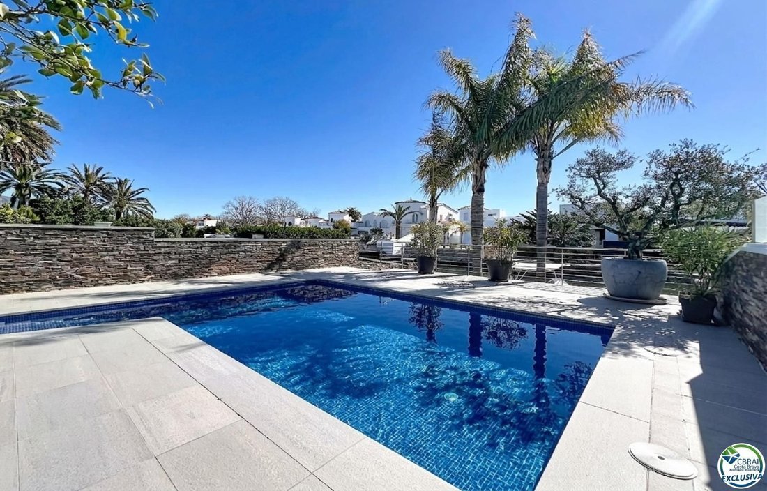 Villa in Empuriabrava, Catalonia, Spain 2 - 18342875
