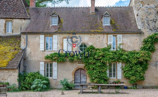 Castle in Chateau-Chinon (Campagne), Bourgogne – Franche-Comté, France 1