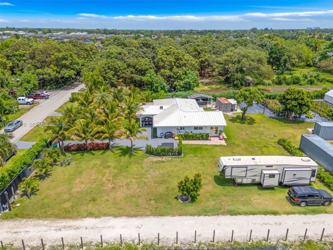 House in Miami, Florida, United States 2 - 18346066