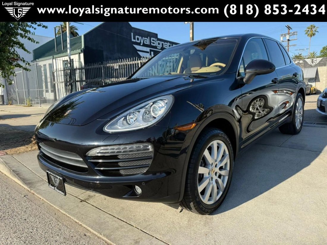 Suv in Van Nuys, CA, United States 3 - 18344624