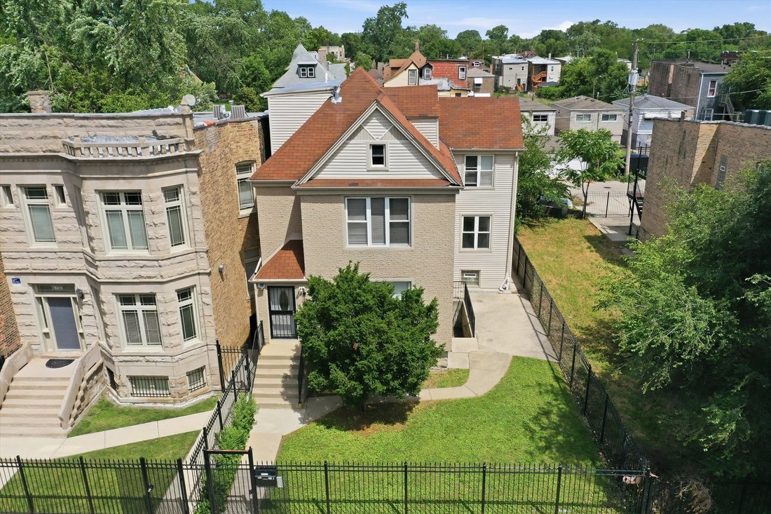 Chicago, Illinois, United States 4 - 18345504