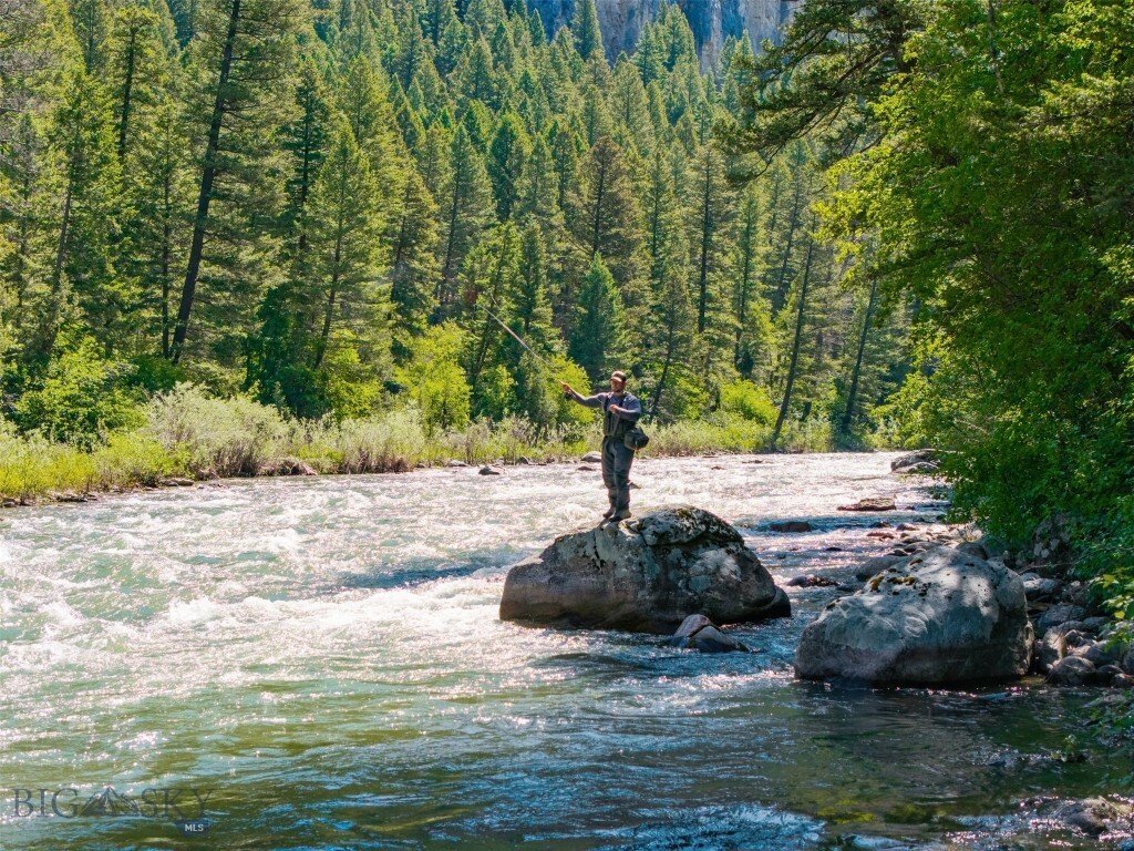 Gallatin Gateway, Montana, United States 4 - 18349881