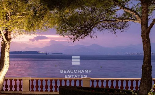 Villa in Antibes, Provence-Alpes-Côte d'Azur, France 1
