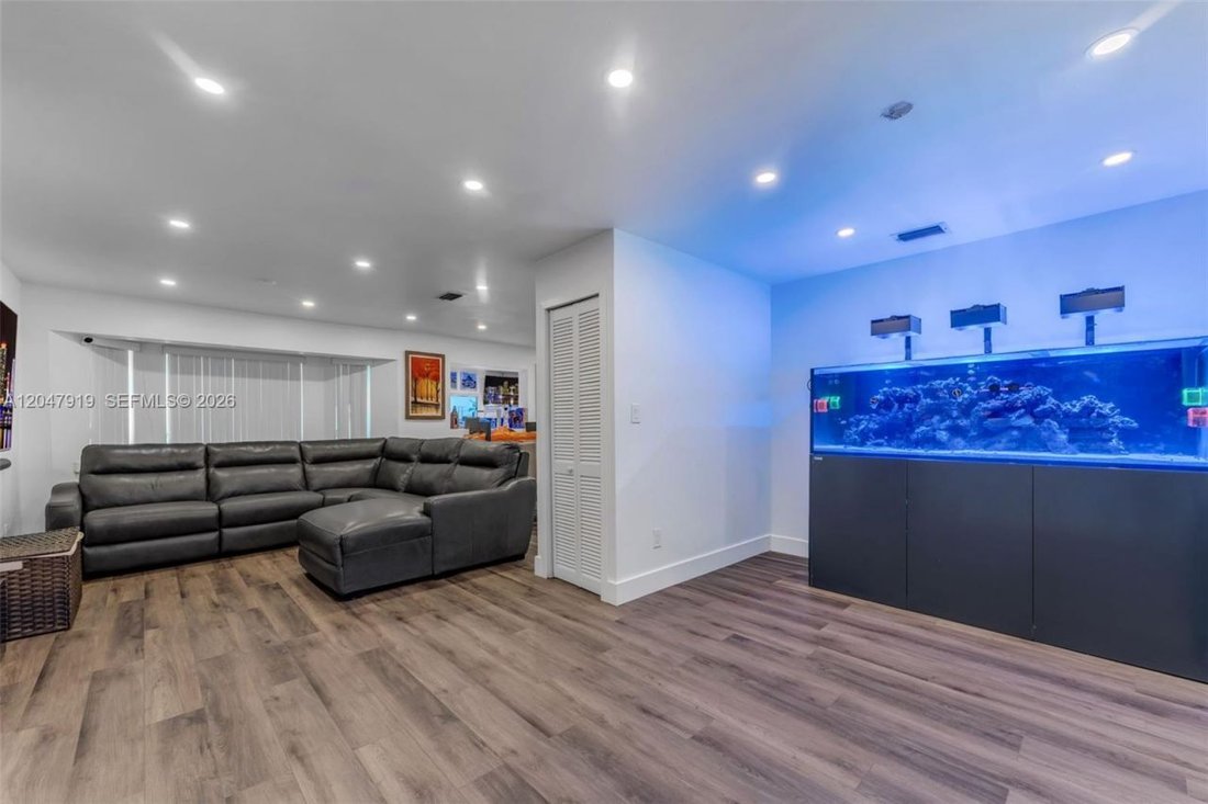 House in Miami, Florida, United States 5 - 18346066