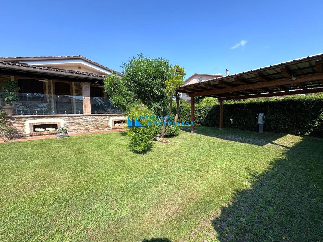 Villa in Poveromo, Massa, Italy 4 - 18345654