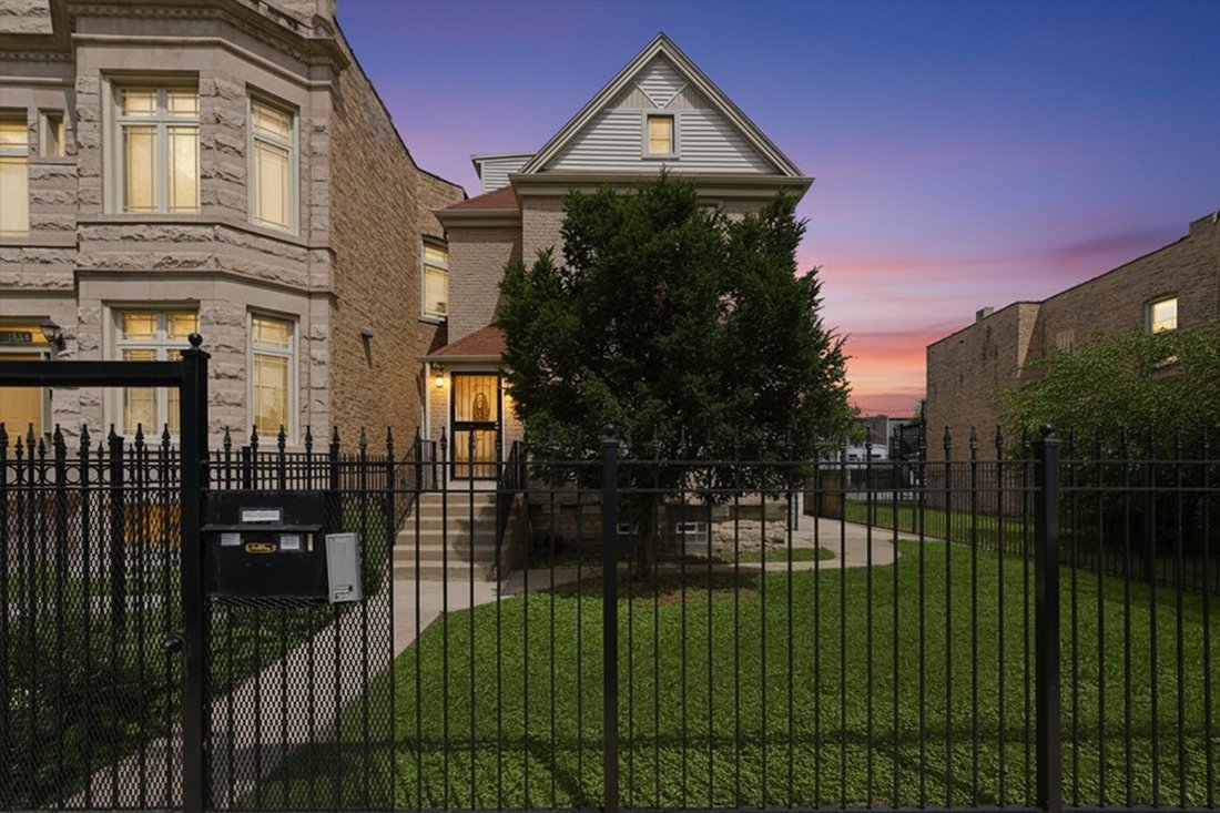 Chicago, Illinois, United States 1 - 18345504