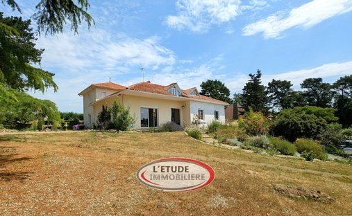 House in Le Pallet, Pays de la Loire, France 1