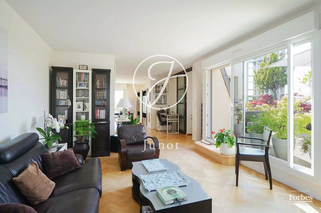 Apartment in Buttes Chaumont, Paris 19e Arrondissement, Paris 3 - 18344253