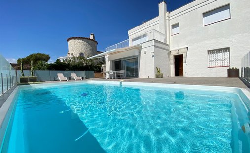 Villa in Roses, Catalonia, Spain 1