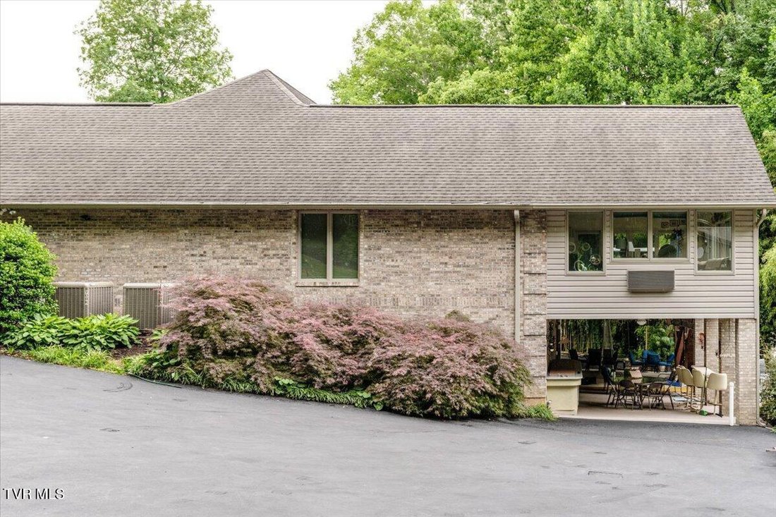 House in Elizabethton, Tennessee, United States 5 - 18349012
