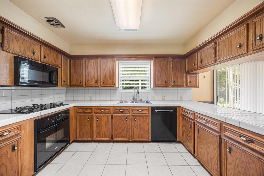 House in Tomball, Texas, United States 3 - 18342331