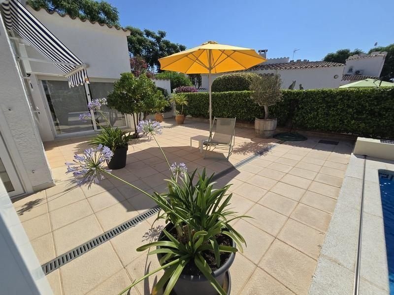 Villa in Empuriabrava, Catalonia, Spain 2 - 18342806