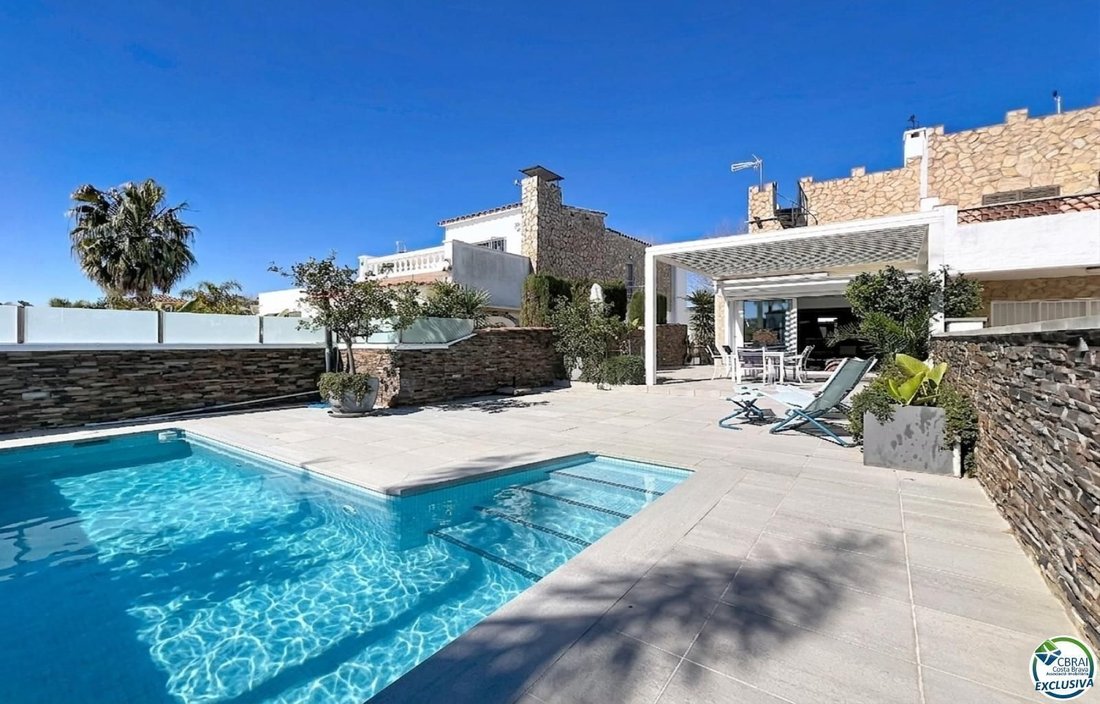 Villa in Empuriabrava, Catalonia, Spain 3 - 18342875
