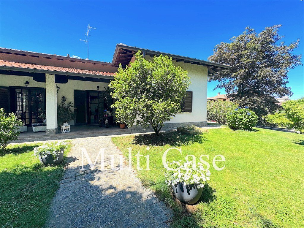 Villa in Cislago, Lombardy, Italy 5 - 18345385