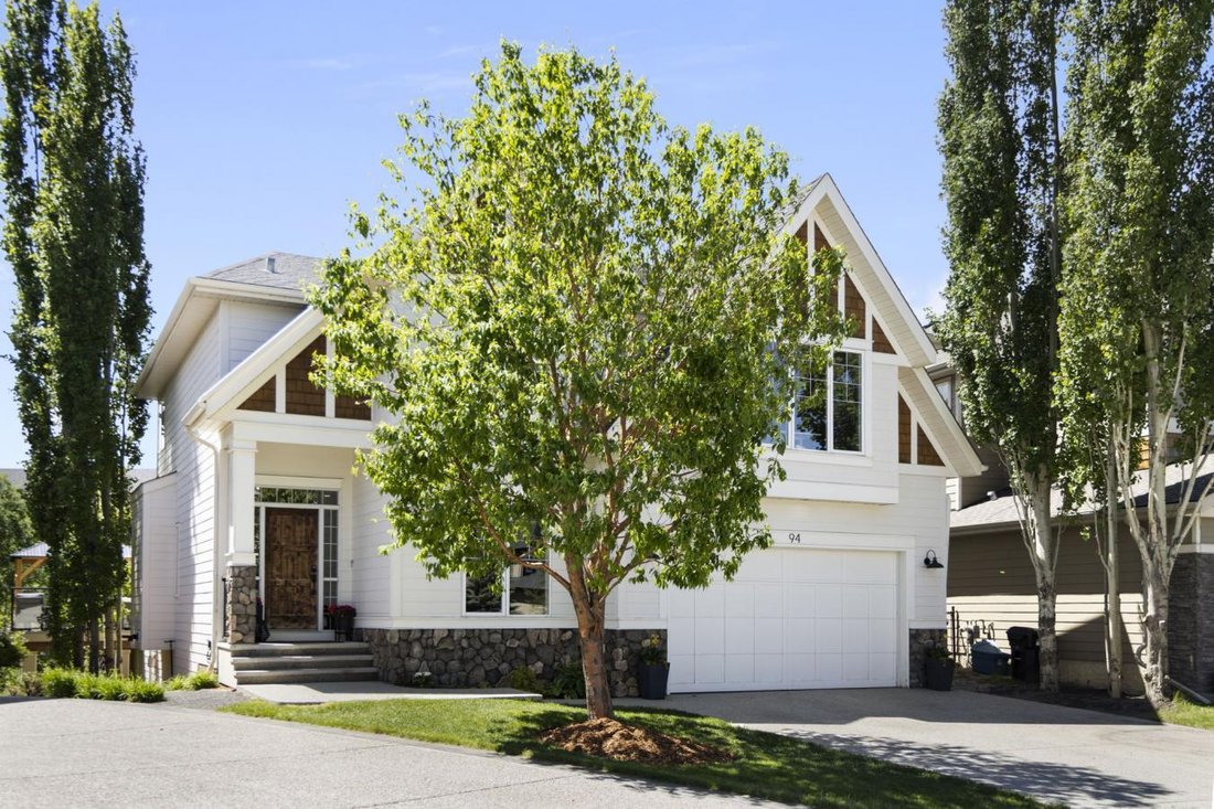 House in Calgary, Alberta, Canada 2 - 18349768