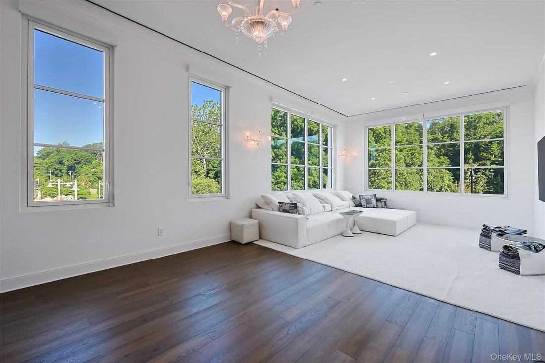Condo in Glen Cove, New York, United States 5 - 18334996