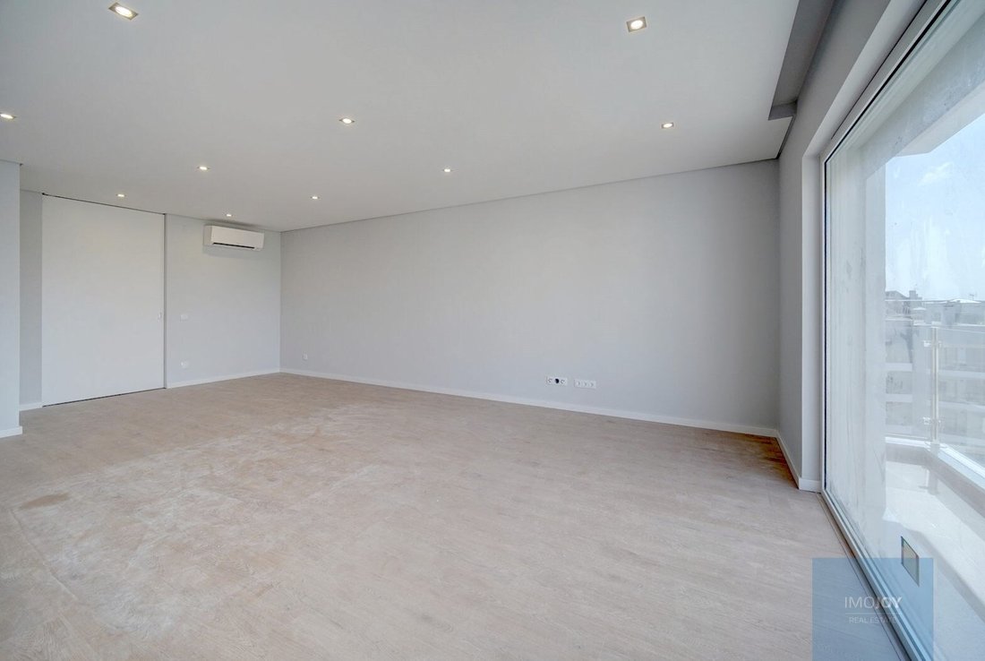 Apartment in Carcavelos e Parede, Lisbon, Portugal 3 - 18346687