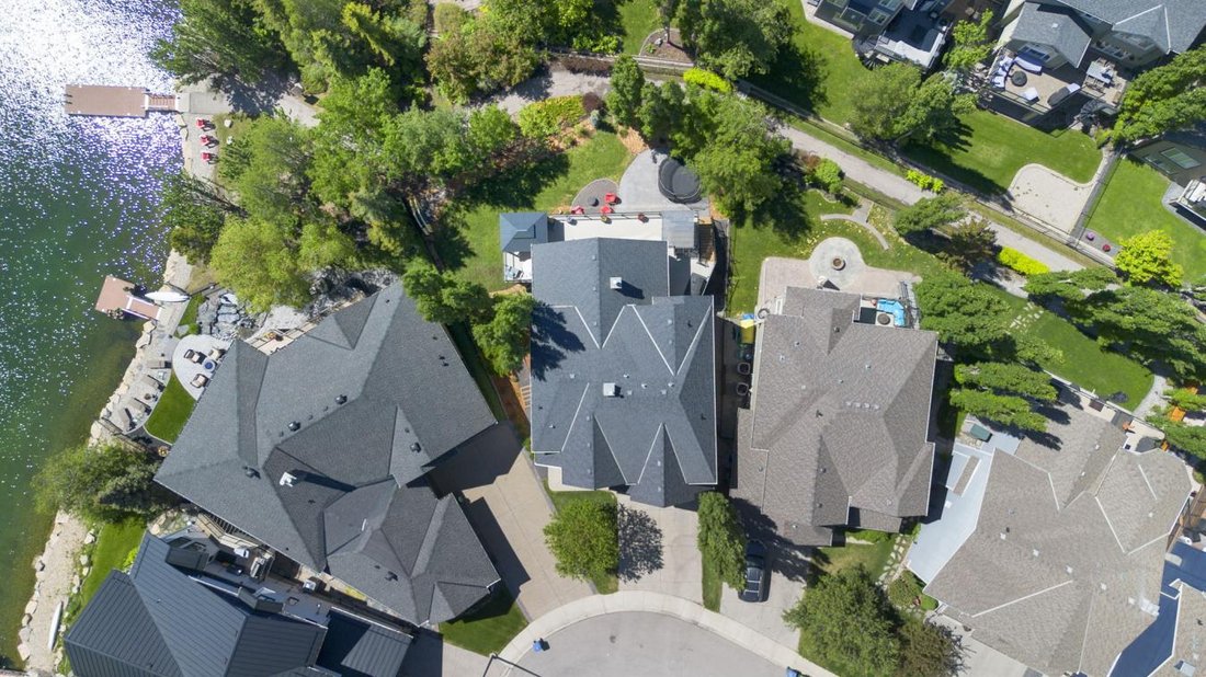 House in Calgary, Alberta, Canada 5 - 18349768